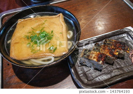 香川縣特產-美味的狐狸烏龍麵 香川縣特產-美味的狐狸烏龍麵 143764193