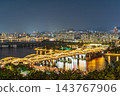漢江夜景在燈光映襯下美不勝收。 143767906