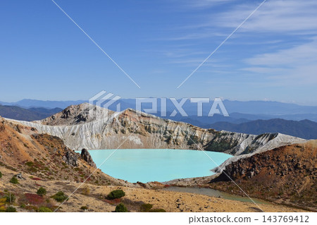 從草津白根山湯釜展望台眺望的景色 143769412