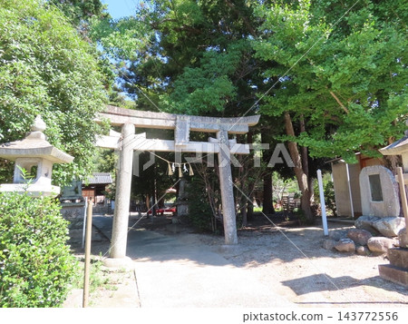 備前國大神社,據估計建於平安時代,是一座供奉著許多其他神社神明的神社,位於岡山縣岡山市中區祇園,設有鳥居。 備前國大神社,據估計建於平安時代,是一座供奉著許多其他神社神明的神社,位於岡山縣岡山市中區祇園,設有鳥居。 143772556