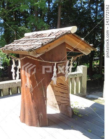 備前國總社神社,一座用於撮合姻緣和解除婚約的樹樁,位於岡山縣岡山市中區祇園。 備前國總社神社,一座用於撮合姻緣和解除婚約的樹樁,位於岡山縣岡山市中區祇園。 143772562