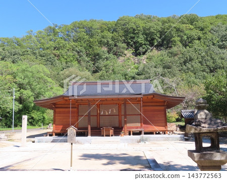備前國大神社，據估計創建於平安時代，是一座供奉著許多其他神社神明的神社，位於岡山縣岡山市中區祇園，內設參拜殿。 143772563