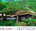 美濃地居所：主屋庭院，屋頂為茅草頂 143773210