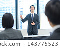 Business people discussing their opinions in a meeting against a backdrop of urban scenery. 143775523