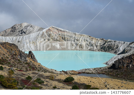 草津白根山:翠綠湯伽火山口 草津白根山:翠綠湯伽火山口 143776607