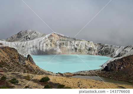 草津白根山:翠綠湯伽火山口 草津白根山:翠綠湯伽火山口 143776608