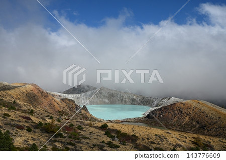 草津白根山：翠綠湯伽火山口 143776609