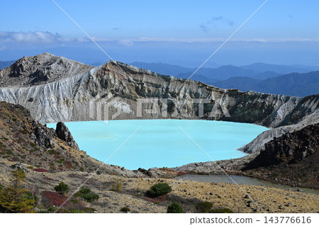 草津白根山:翠綠湯伽火山口 草津白根山:翠綠湯伽火山口 143776616