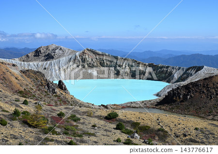 草津白根山：翠綠湯伽火山口 143776617