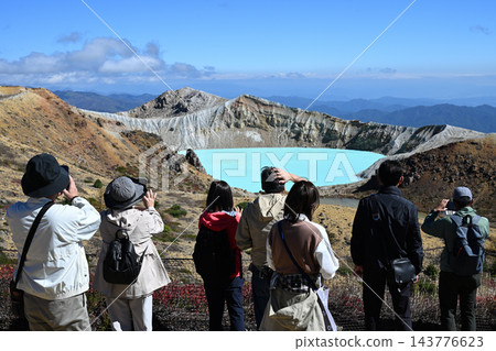 草津白根山:翠綠湯伽火山口 草津白根山:翠綠湯伽火山口 143776623