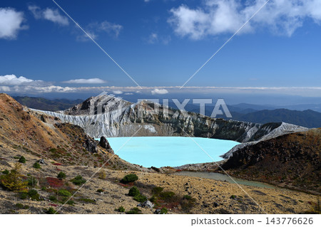 草津白根山：翠綠湯伽火山口 143776626