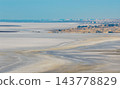 The white salt flats of Karinjalik curve in the evening light. 143778829