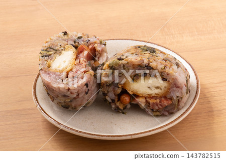 台灣飯糰（香腸、鵪鶉蛋、炒洋蔥、醃芥菜、花生） 143782515