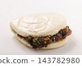 Taiwanese braised pork burger, gua bao (Chinese steamed bun) 143782980