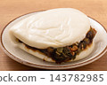 Taiwanese braised pork burger, gua bao (Chinese steamed bun) 143782985