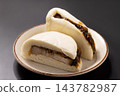 Taiwanese braised pork burger, gua bao (Chinese steamed bun) 143782987
