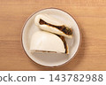 Taiwanese braised pork burger, gua bao (Chinese steamed bun) 143782988