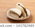 Taiwanese braised pork burger, gua bao (Chinese steamed bun) 143782989
