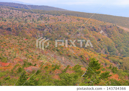 Mt. Adatara at its best when the autumn leaves are in full bloom Mt. Adatara at its best when the autumn leaves are in full bloom 143784366