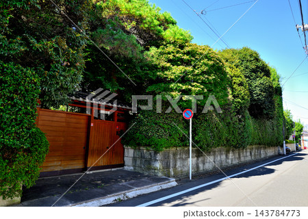 東京澀谷區西原：一個安靜、高級的住宅區，橫跨德川山。 143784773