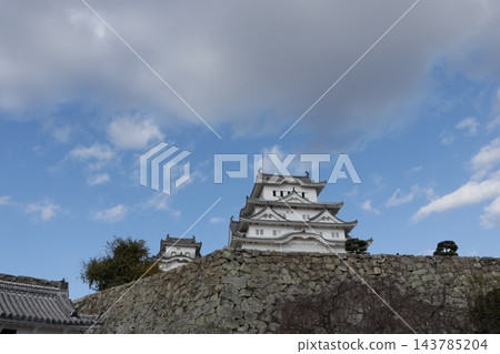 初冬時節的這座國寶級建築，彷彿預示著天氣即將驟變。 143785204