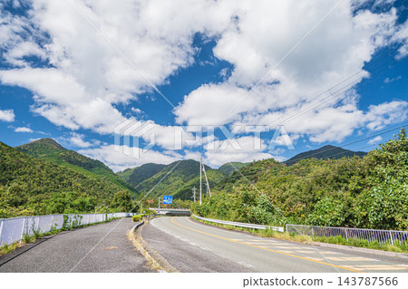 通往平良山山腳的道路:滋賀縣大津市平良山線縣道322號 通往平良山山腳的道路:滋賀縣大津市平良山線縣道322號 143787566