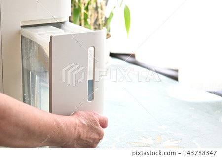 除濕機 除濕機手柄,用於清空水箱中的積水 除濕機 除濕機手柄,用於清空水箱中的積水 143788347