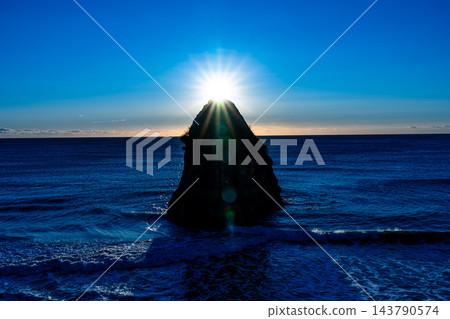 從磯原海灘看到的二島日出 143790574