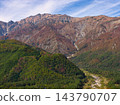 Autumn foliage in Hirakawa-Gentaro and Mt. Karamatsu, Hakuba Village, Nagano Prefecture (aerial photography by drone) 143790707