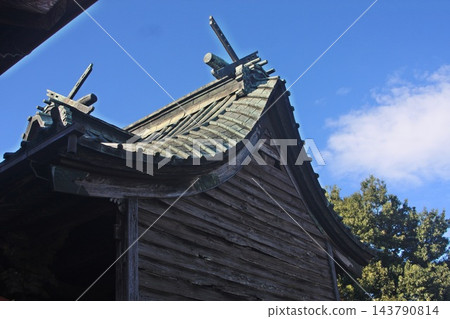 鴨神社供奉的神明位於參拜殿後方的主殿內。堀口(2025年11月15日)的舞獅表演是傳統的祭祀活動。 鴨神社供奉的神明位於參拜殿後方的主殿內。堀口(2025年11月15日)的舞獅表演是傳統的祭祀活動。 143790814