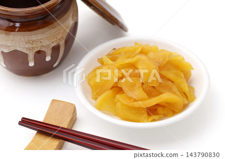 在鍋裡醃製 143790830