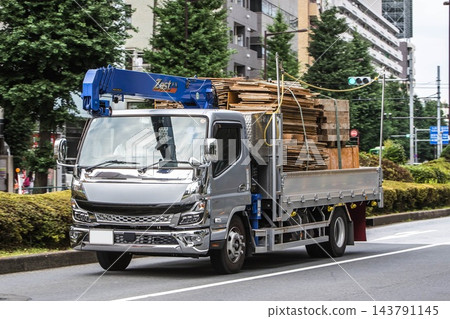 帶起重機的卡車 143791145