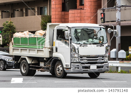 自卸車 143791148