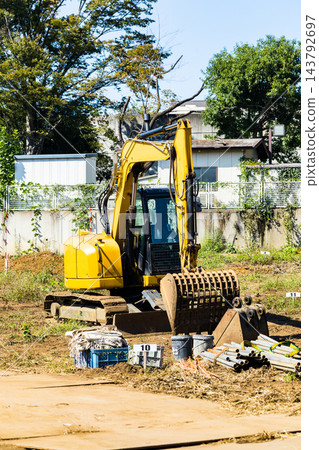 土地開發工程:重型設備(挖土機) 土地開發工程:重型設備(挖土機) 143792697