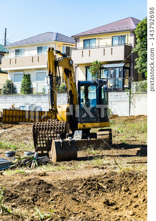 土地開發工程：重型設備（挖土機） 143792698