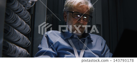 Senior IT Specialist Performing Fiber Cabling Maintenance and Diagnostics Senior IT Specialist Performing Fiber Cabling Maintenance and Diagnostics 143793178