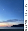 The sea as the indigo sky transforms into the glow of dawn; the silhouette of the cape and the crescent moon as seen from Nagahama Seaside Park in Atami City. 143793519