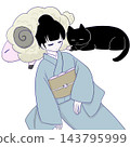 一位穿著和服的女子和一隻貓在綿羊形狀的枕頭上打盹——慵懶的新年。 143795999