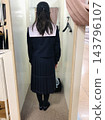 國中女生試穿校服 143796107