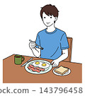 一名男子正在享用西式早餐 143796458