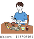 一名男子正在吃日式早餐 143796461