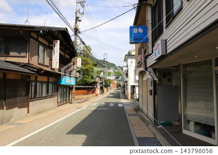 岐阜縣飛驒市神岡町：昭和時代的復古商店街。 143798056