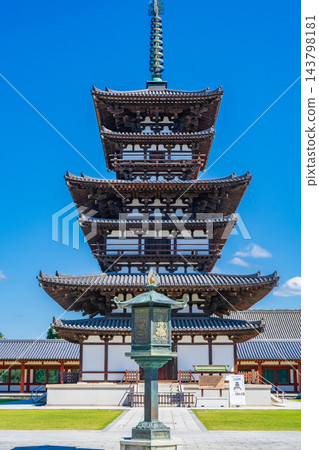 奈良縣奈良藥師寺東塔及燈籠 奈良縣奈良藥師寺東塔及燈籠 143798181