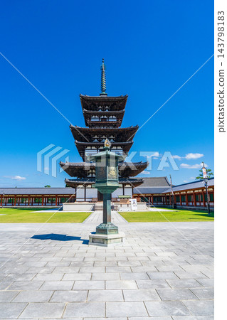 奈良縣奈良藥師寺東塔及燈籠 143798183