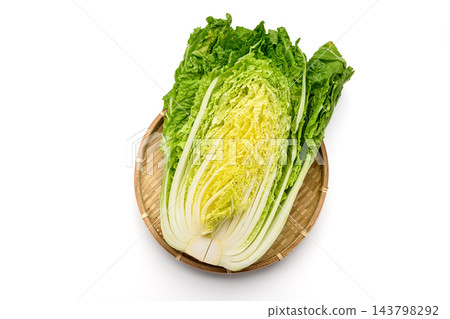 縱向切開的捲心菜的橫截面 縱向切開的捲心菜的橫截面 143798292