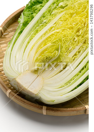縱向切開的捲心菜的橫截面 143798296