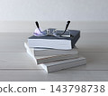 成堆的書籍 143798738