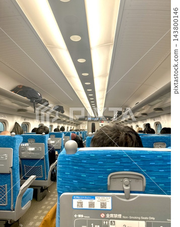 新幹線列車內部景象和藍色座椅 143800146