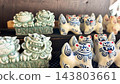 沖繩縣紀念品商店裡擺放著可愛的石獅子雕像 143803661