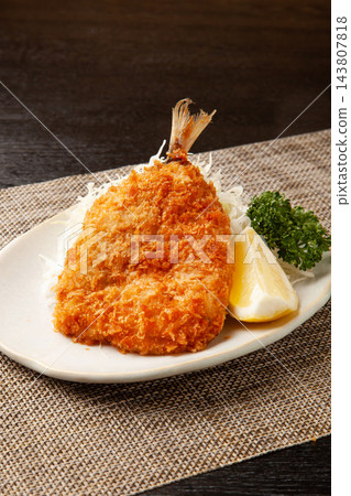 炸竹莢魚 143807818